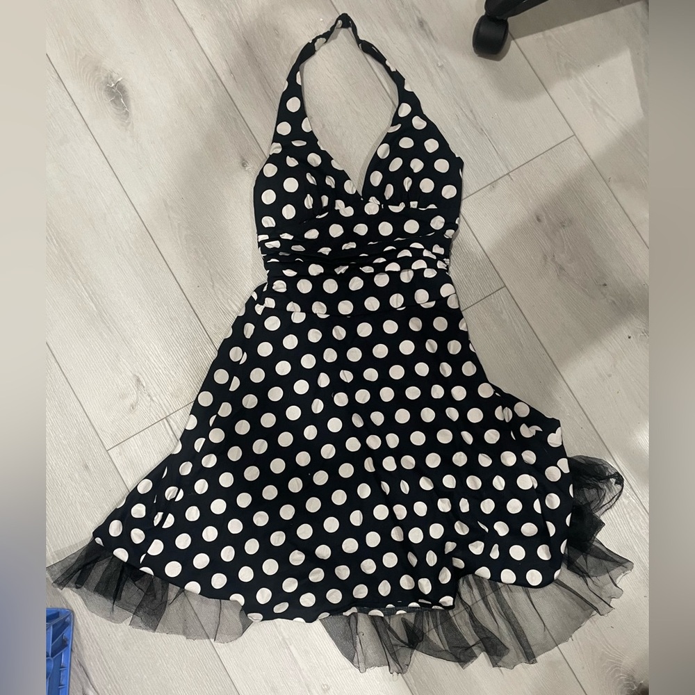 Polka-dot 40’s style tea dress